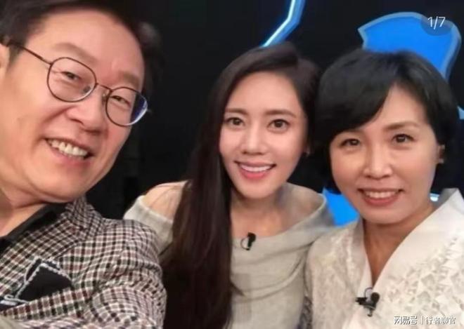 照两家人一起拍摄过节目私下关系很好J9国际网站秋瓷炫晒出和李在明的合(图6)
